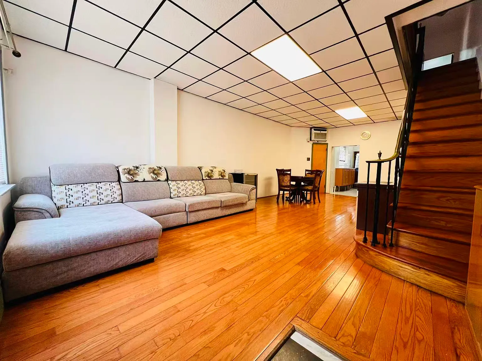 3 bed, 1126 sqft, $1,800 — Photo 2