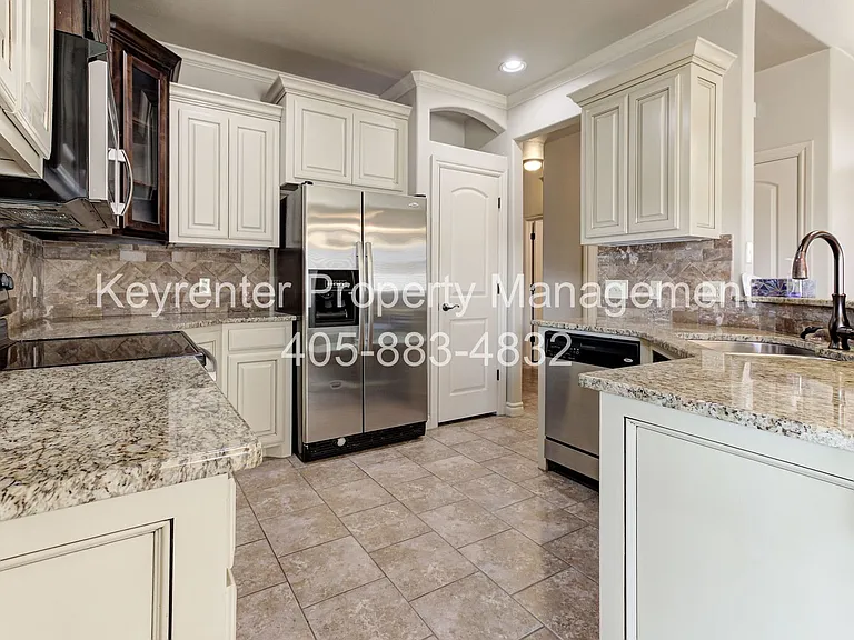 9016 NW 75th St — Photo 11