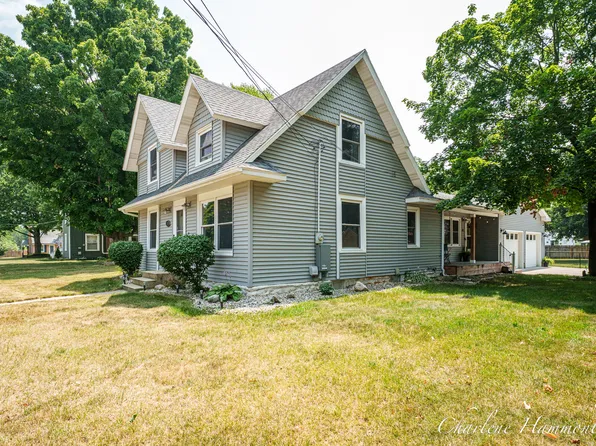 126 E Cherry St, Wayland, MI 49348