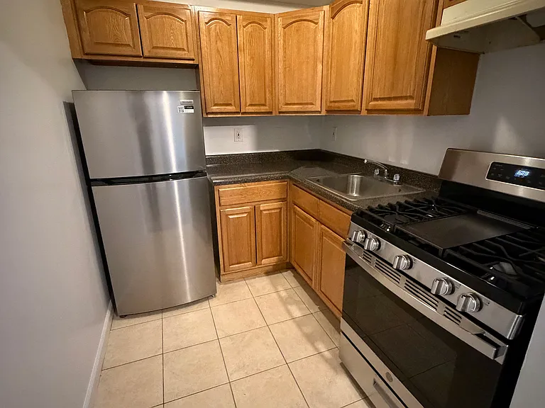 741 E 217th St #2R — Photo 7