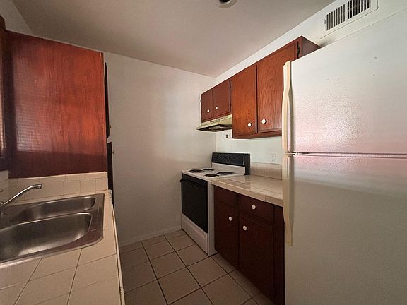 3rd image of 2428 Upas Ave #6