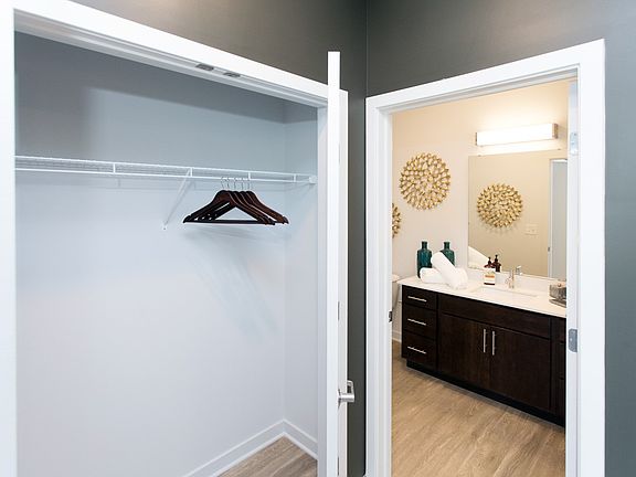 4th image of 931 Fletcher Ave #418