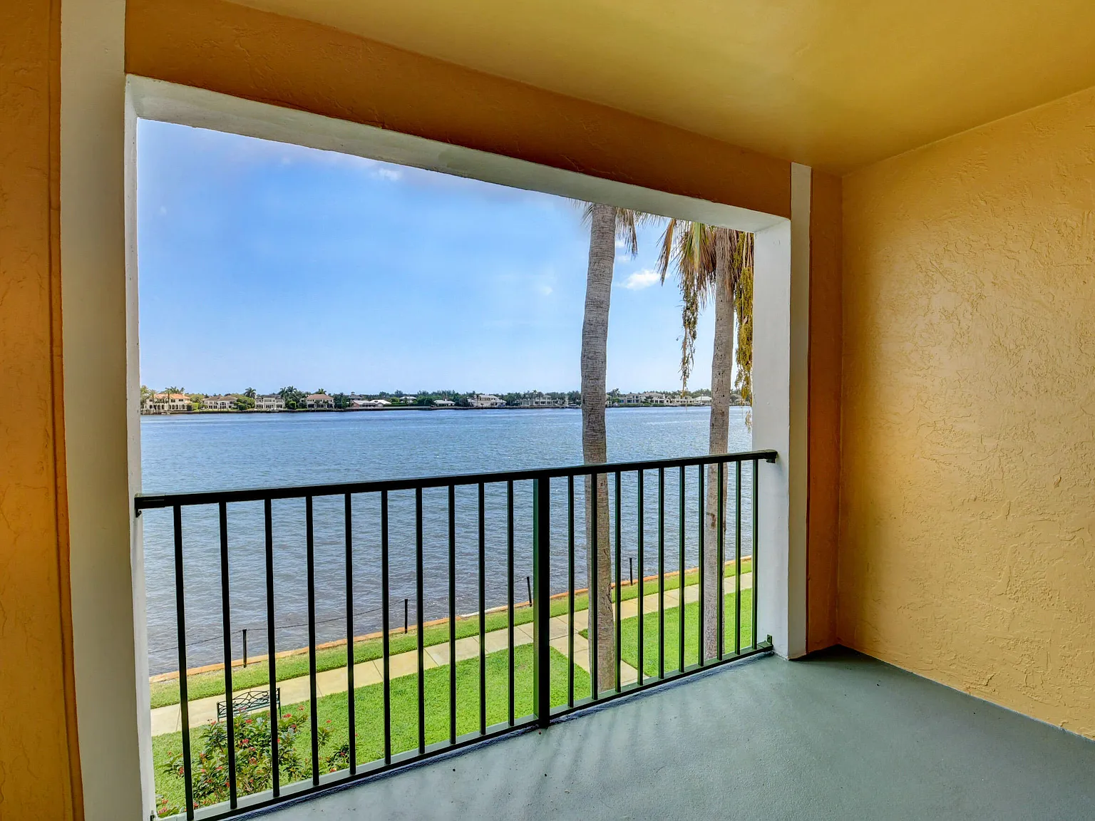 2 bed, 2.0 bath, 1105 sqft, $4,000 — Photo 3