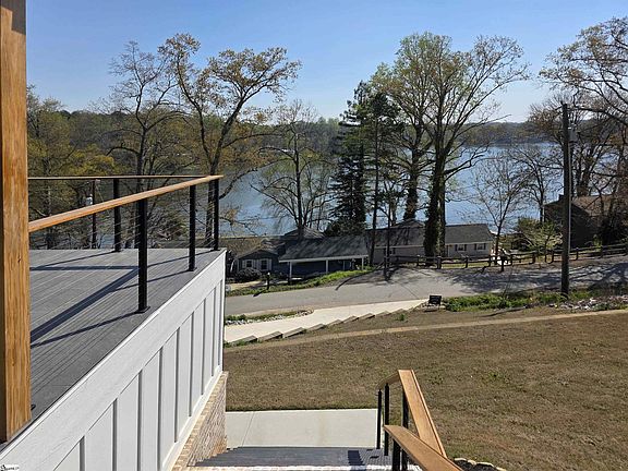 4th image of 230 Hammond Cir