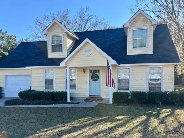 1653 Meadowood Dr, Waycross, GA 31503