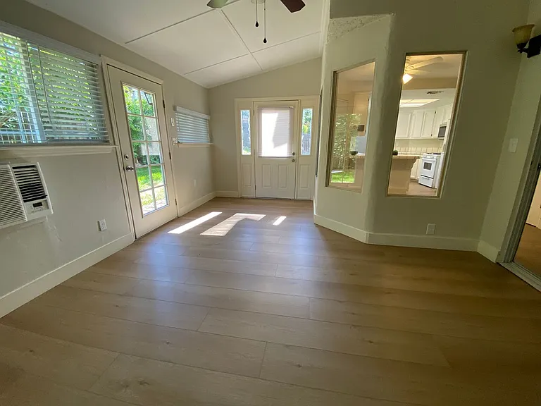 8524 Oak Harbour Ct — Photo 15