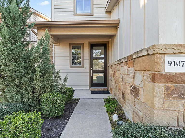 9107 Moonstone Dr — Photo 1