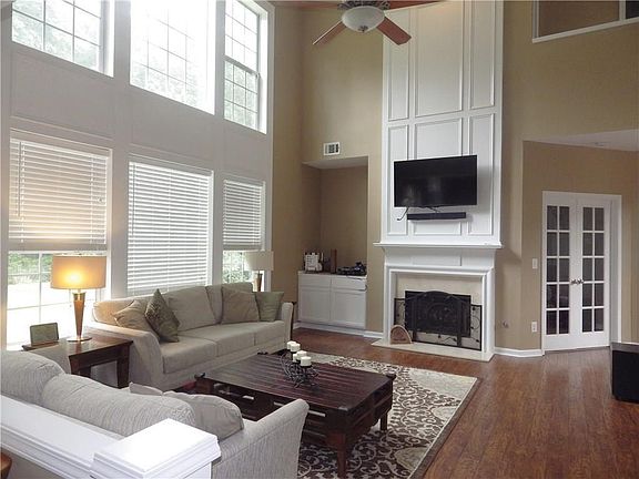 3rd image of 508 Pinchot Way