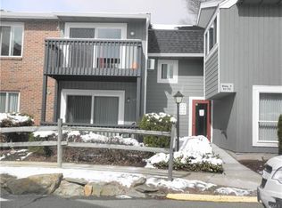 63 Ameridge Dr, Bridgeport, CT 06606