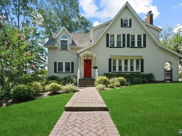 66 Sussex Rd, Tenafly, NJ 07670