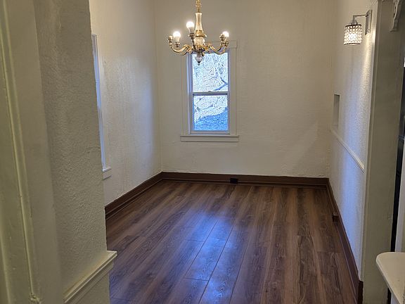 3rd image of 727 Hill Ave #1