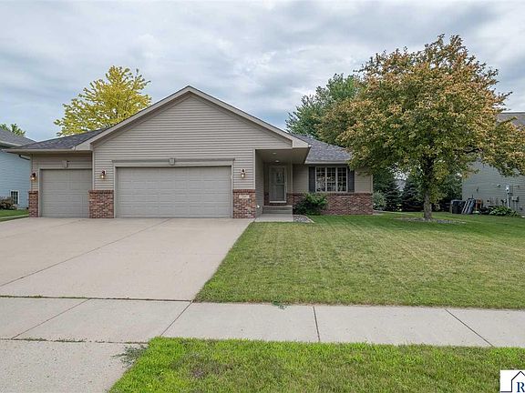 3rd image of 240 Grovebrook Cir