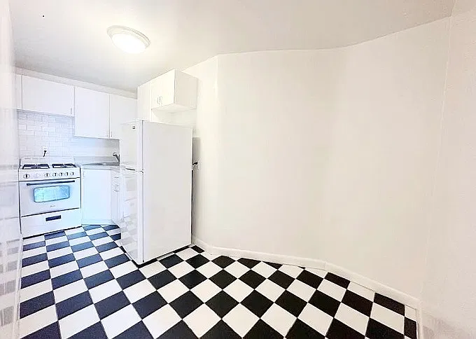 535 Third Avenue — Photo 3