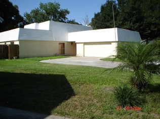17715 Sunrise Dr, Lutz, FL 33549