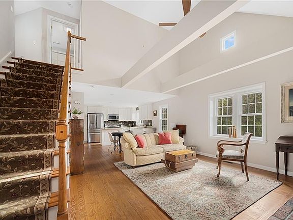 5th image of 318 Sutton St