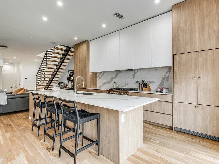 6113 Hudson St — Photo 10