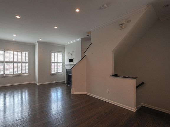 1st floor -- Living room/Dining room