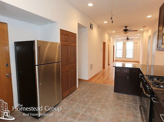 5th image of 1223 W Erie St #1FRONT
