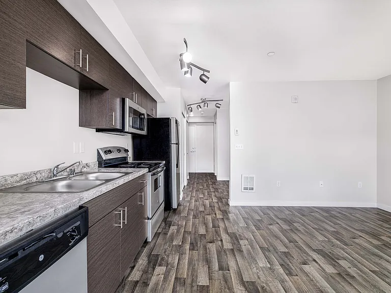 Harlow Heights — Photo 9