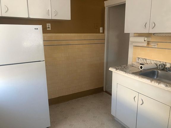 2nd image of 718 Revere Ave #2