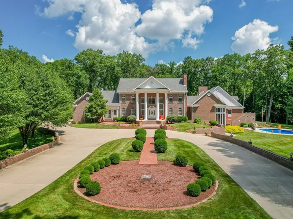 157 The Woods, Bedford, IN 47421