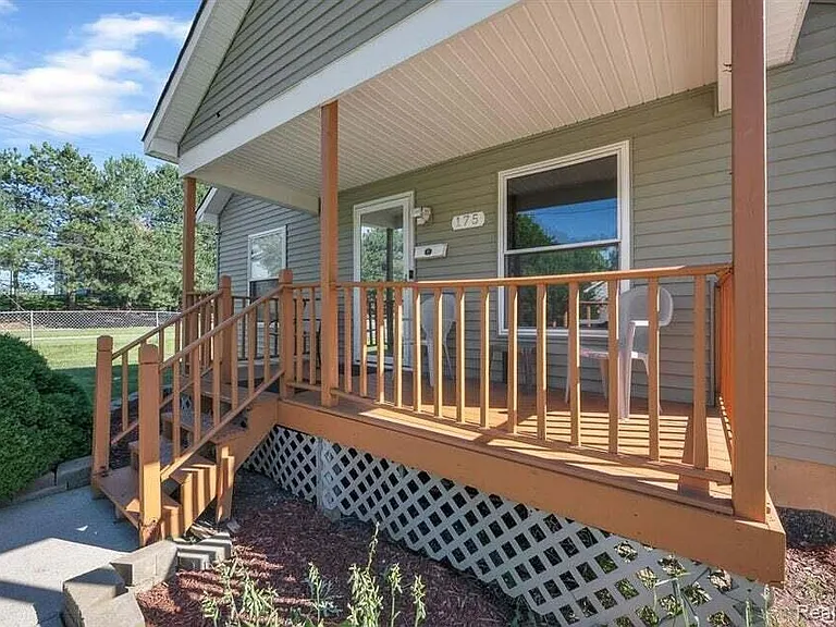 175 Rockwell Ave — Photo 2