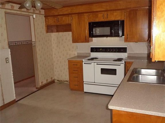 5th image of 4028 S Nine Mile Rd