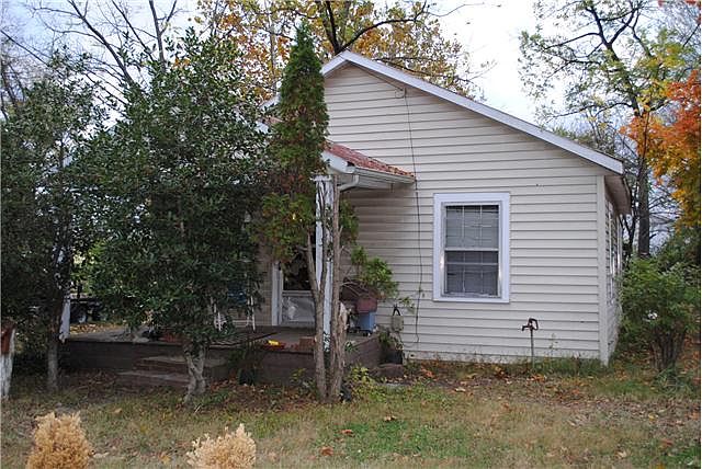 2nd image of 312 W Smith St