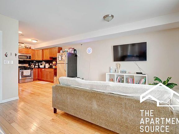 3rd image of 3211 W Armitage Ave #4A