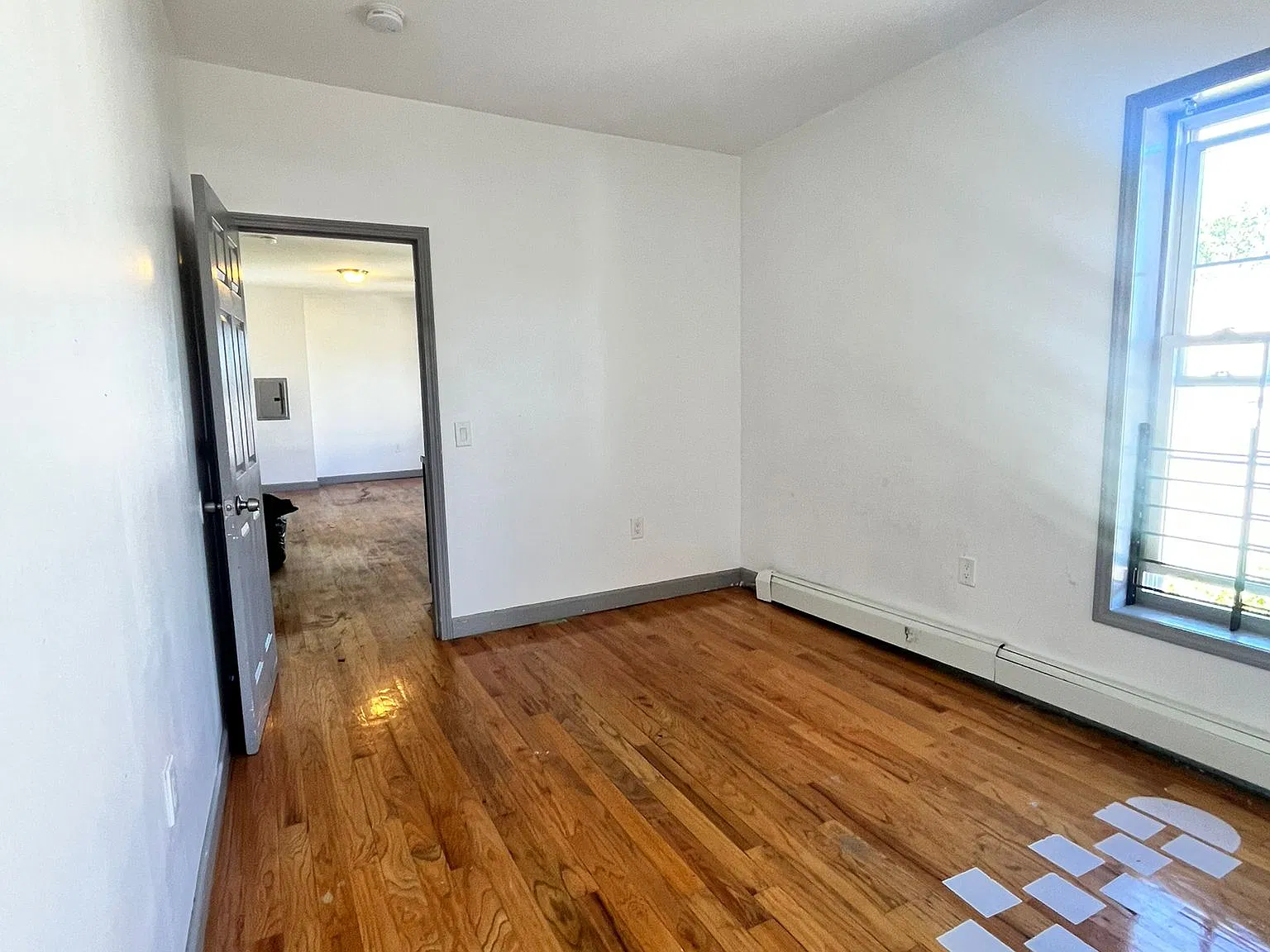 3 bed, 1000 sqft, $2,200 — Photo 3