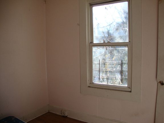 5th image of 22 Ely St