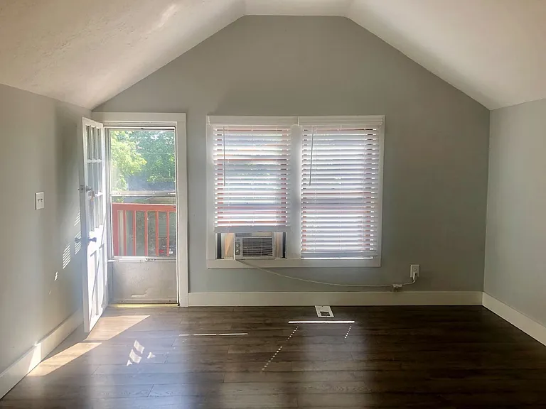 615 N Lincoln St — Photo 12