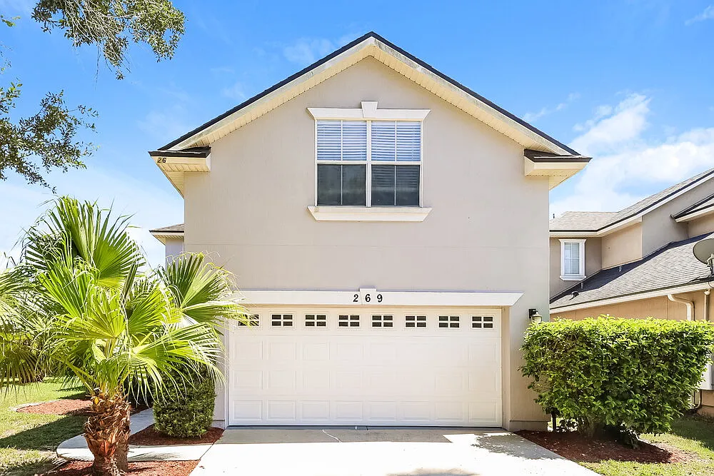 5 bed, 2.5 bath, 2718 sqft, $2,760 — Photo 1