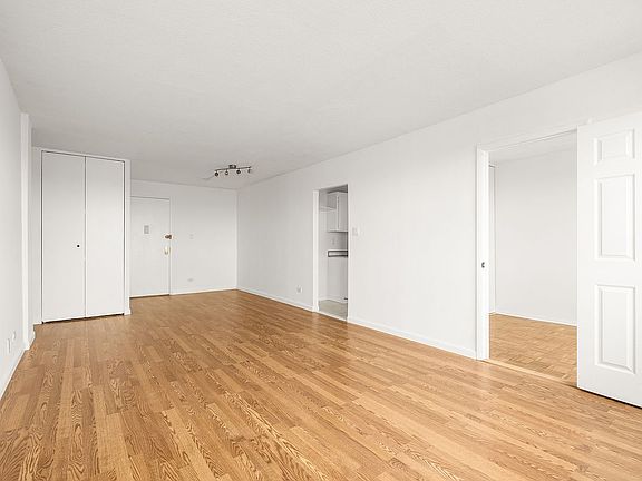 4th image of 39-60 54th St #M10