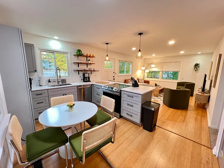 120 Mason Ave — Photo 11
