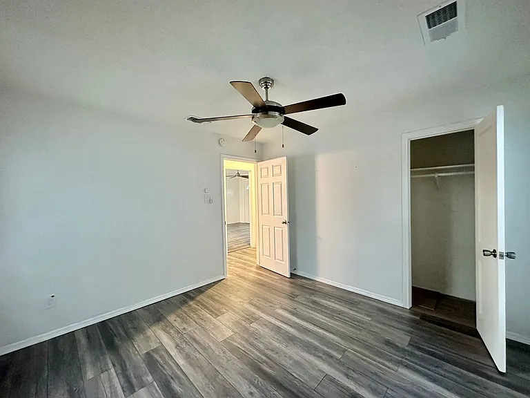 712 Mickan St — Photo 16