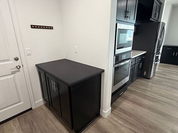 5th image of 2226 Frontier St