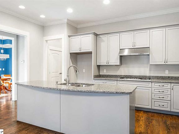 4th image of 17 English Ivy Ln