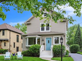 118 E Sheridan Pl, Lake Bluff, IL 60044