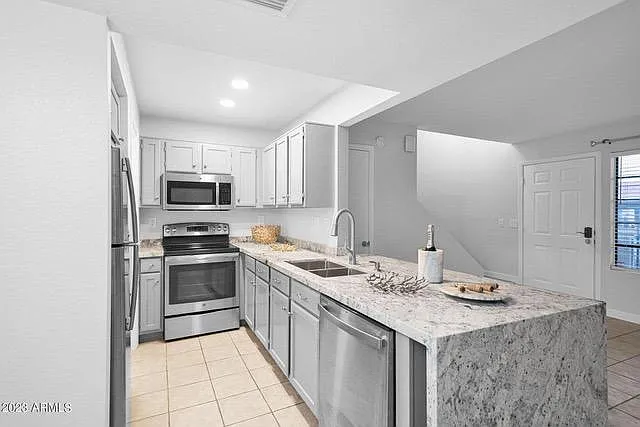 E Belleview Pl — Photo 52