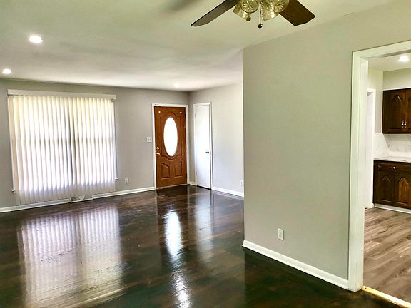 4th image of 8107 W 93rd St