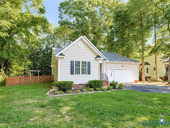 2nd image of 304 Berkley Woods Dr
