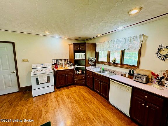 5th image of 4110 Glens Creek Rd
