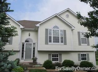 5814 Meadowlark Dr, Shawnee, KS 66226