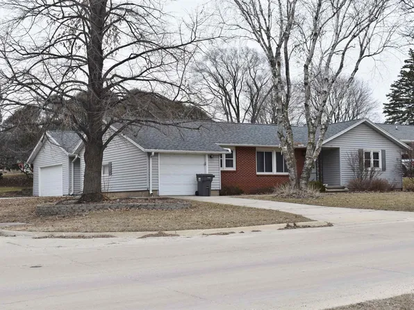 701 7th St SE, Oelwein, IA 50662