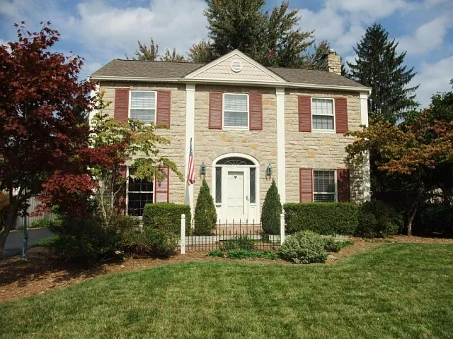 1596 Berkshire Rd photo 1