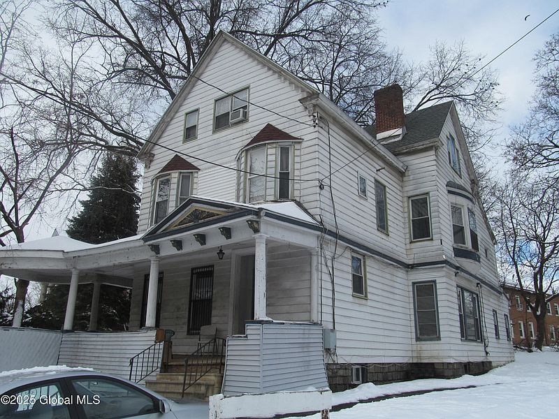 3rd image of 173 Western Avenue