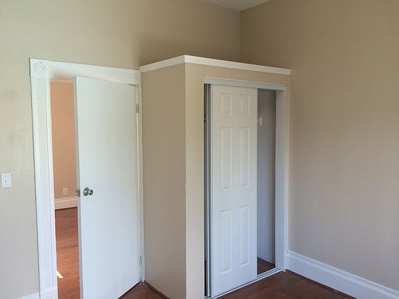 Front bedroom / closet
