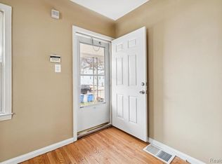8262 Jackson Ave, Warren, MI 48089