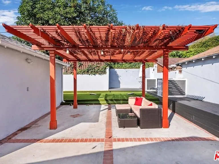 1789 S Fairfax Ave — Photo 12